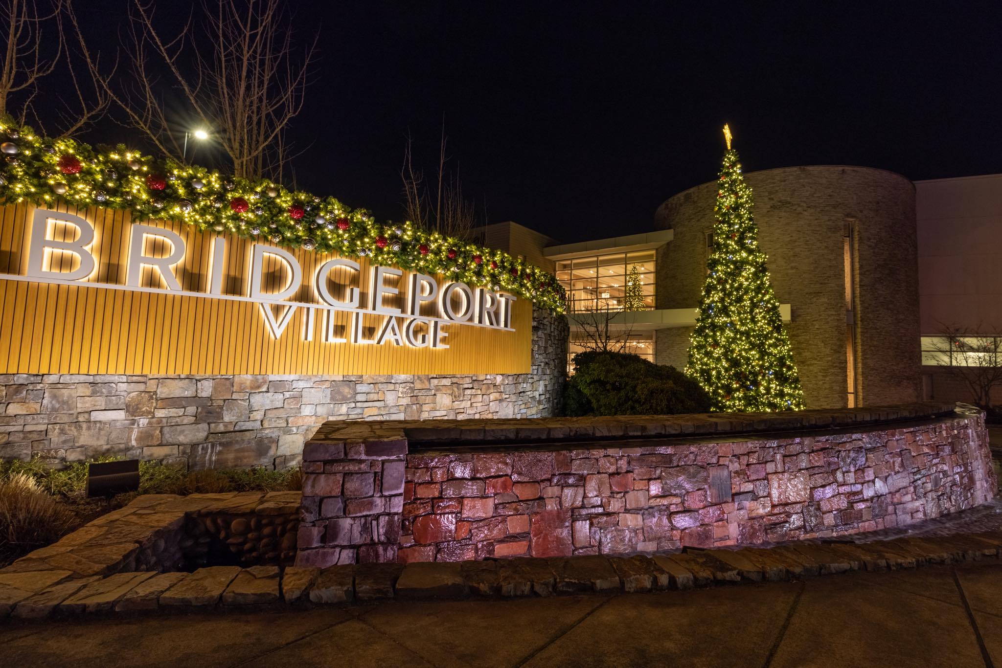 Holiday Photos at Bridgeport Village in Tigard, OR