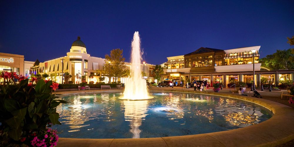 Holiday Photos at Easton Town Center in Columbus, OH