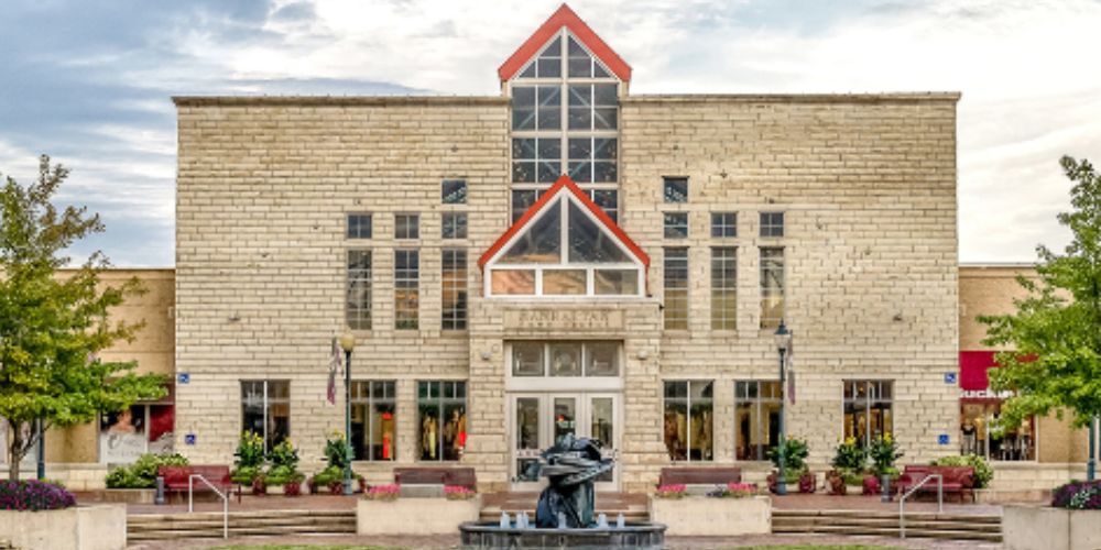 Holiday Photos at Manhattan Town Center in Manhattan, KS